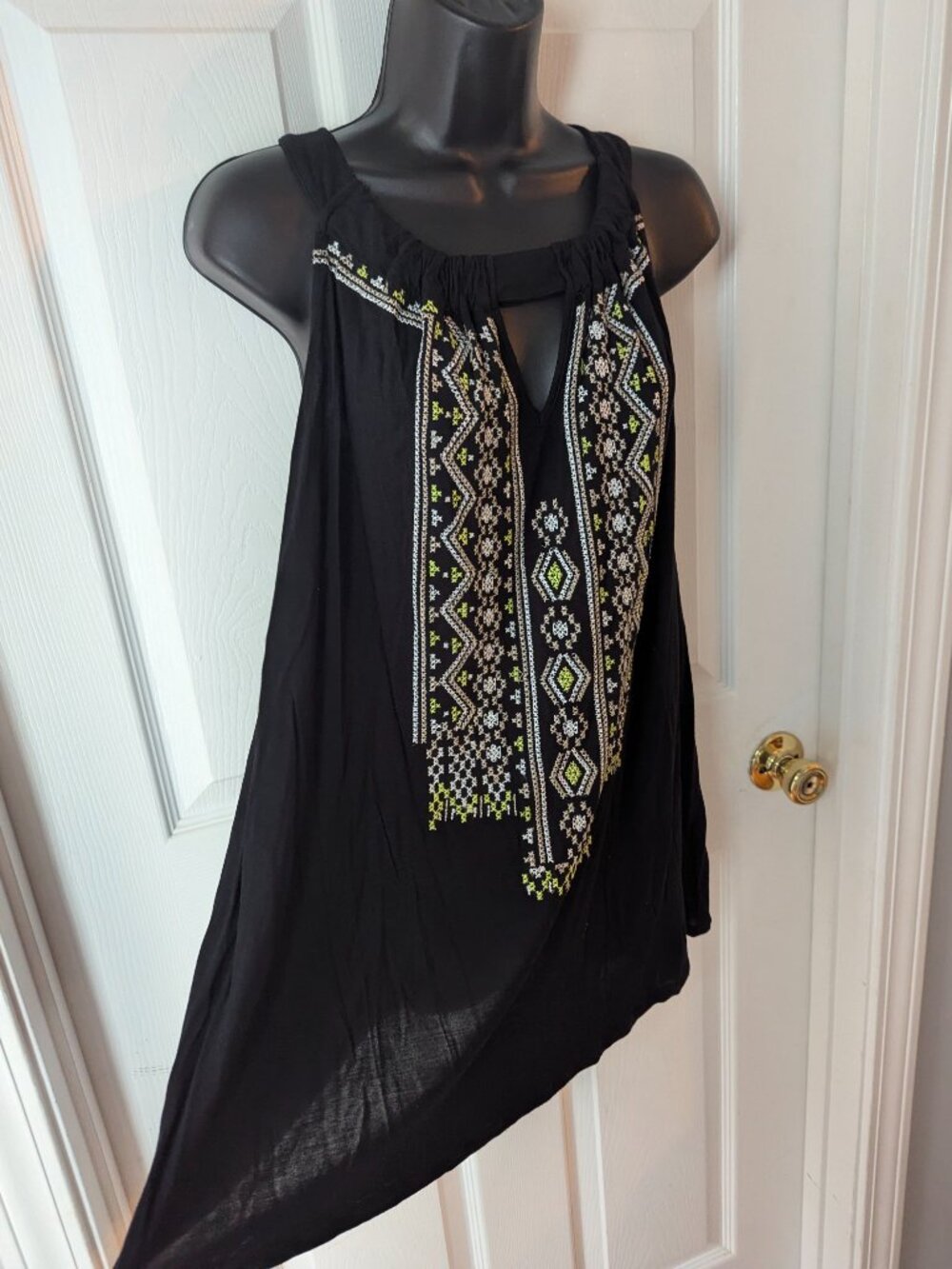 INC black sleeveless long top with embroidery - 3X - Picture 2 of 6